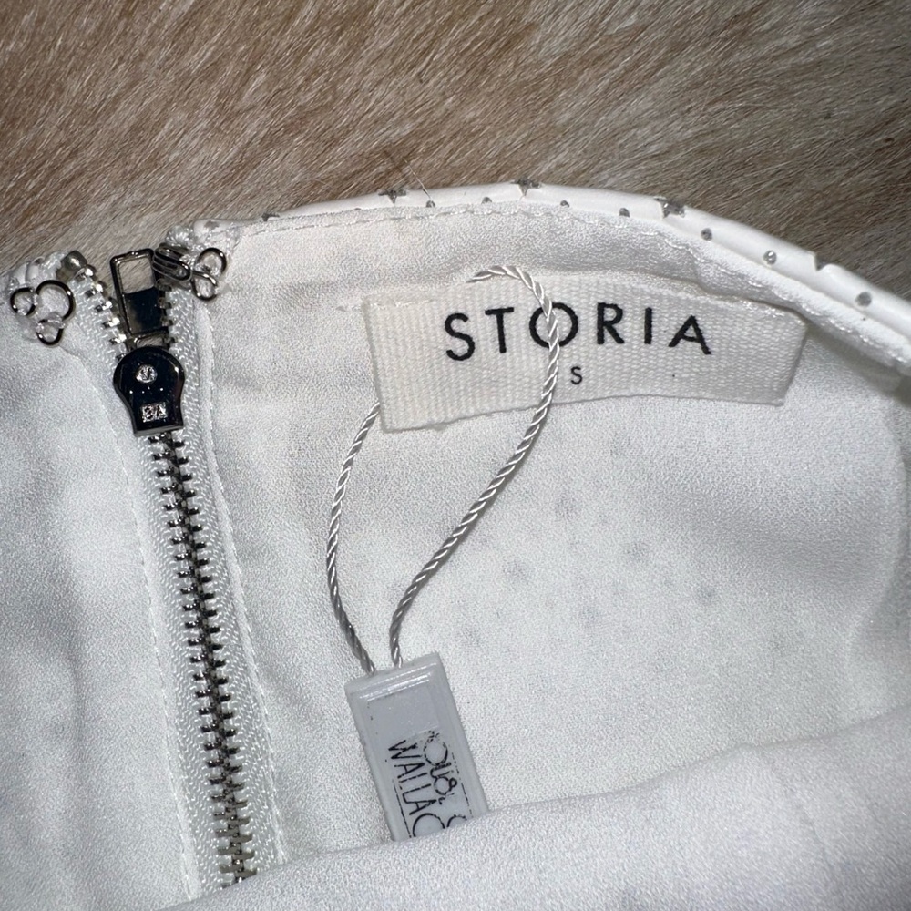 White Pleather Silver Start Skirt - Picture 5 of 6